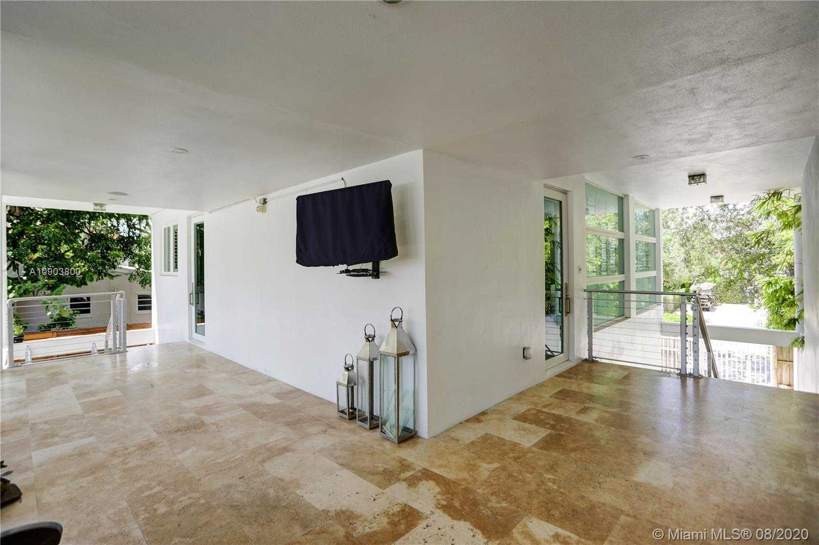 Small Image of 110 WOODCREST LN #102, Key Biscayne Number 37