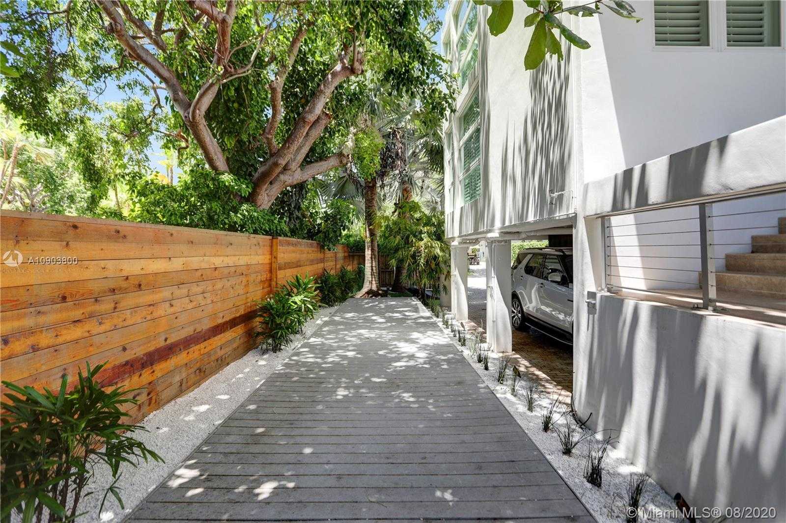 Small Image of 110 WOODCREST LN #102, Key Biscayne Number 38