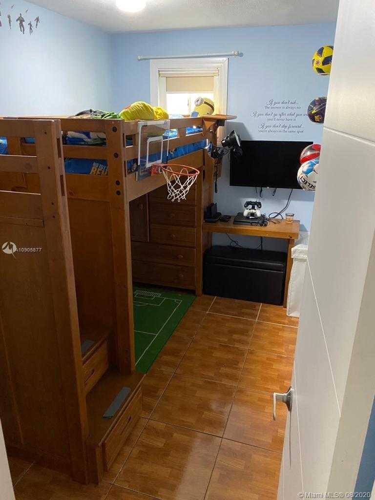 Small Image of 3264 WEST 70TH ST #202, Hialeah Number 4