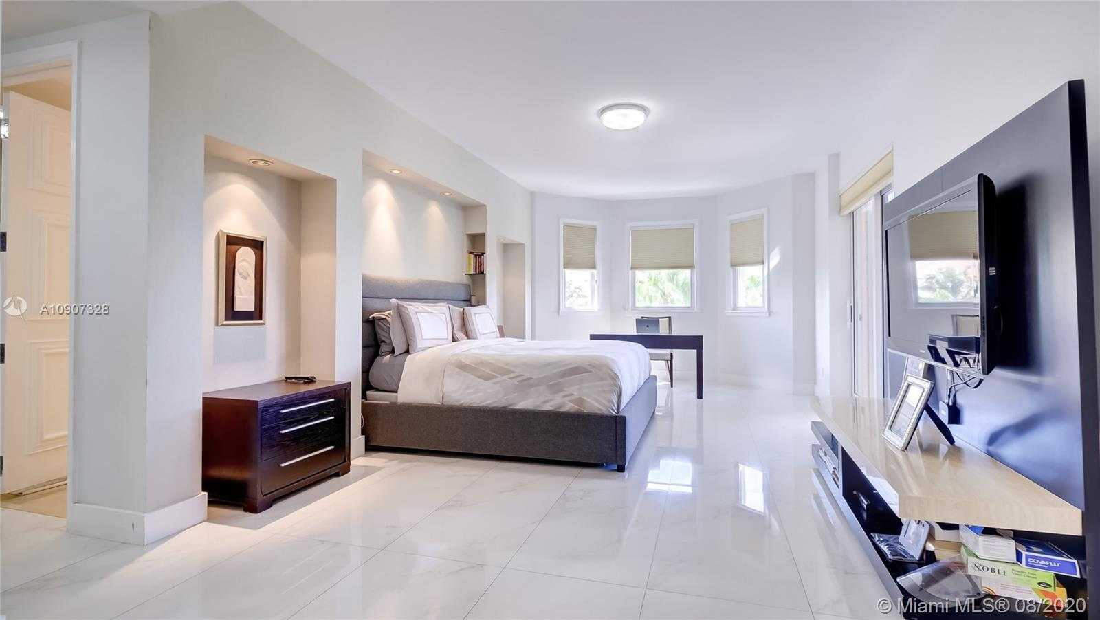 Small Image of 13637 DEERING BAY DR #241, Coral Gables Number 20
