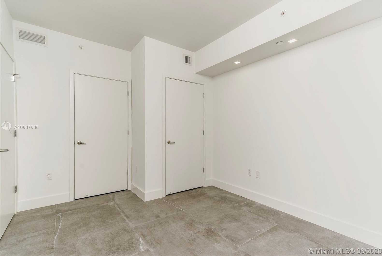 Small Image of 1010 BRICKELL AV #4304, Miami Number 12