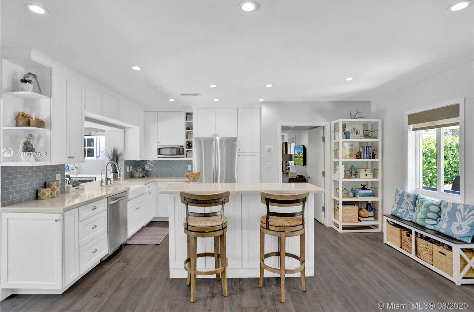 Small Image of 462 GLENRIDGE RD, Key Biscayne Number 5