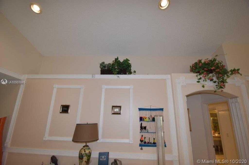 Small Image of 5089 SOUTH WEST 33RD WAY, Hollywood Number 14