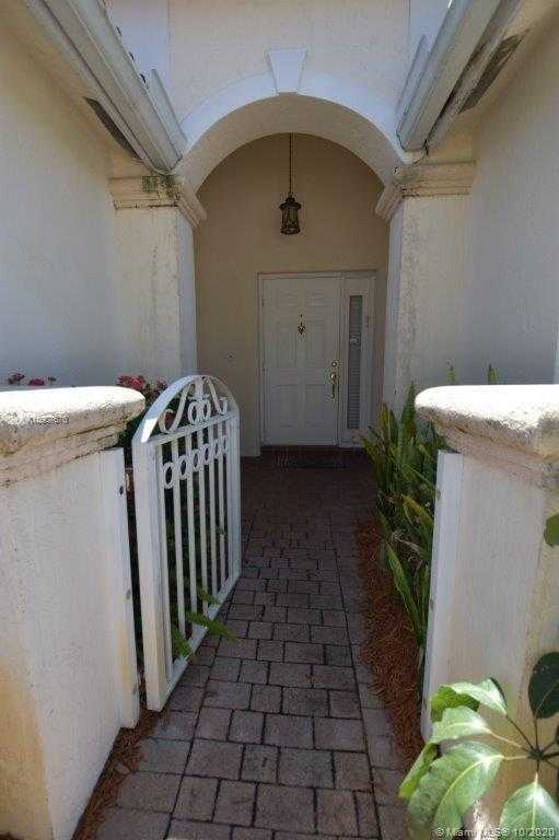 Small Image of 5089 SOUTH WEST 33RD WAY, Hollywood Number 4