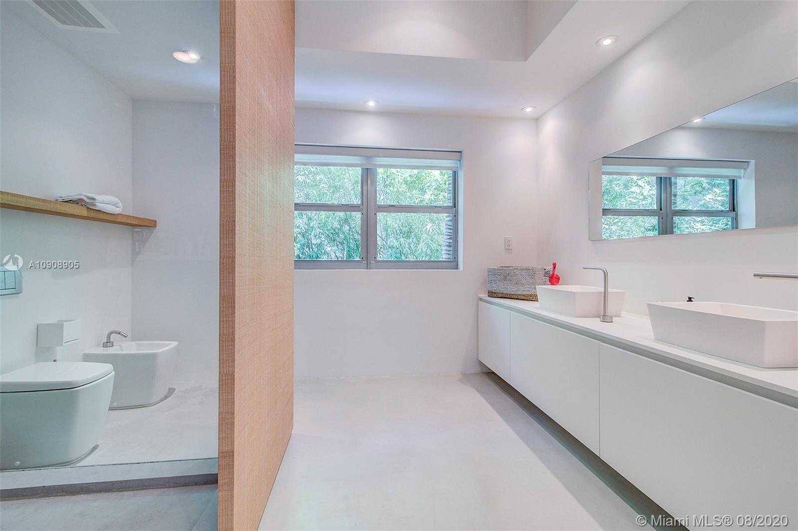 Small Image of 125 OCEAN DR #L0101, Miami Beach Number 16