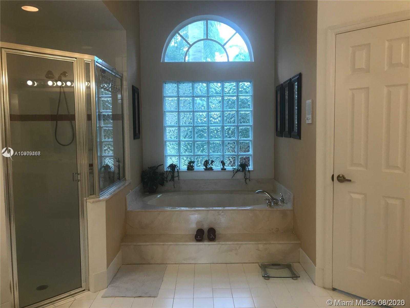 Small Image of 14002 NORTH WEST 12TH ST, Pembroke Pines Number 17