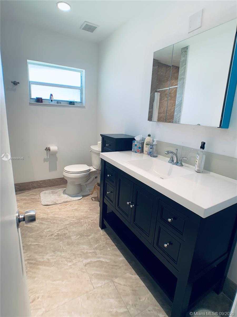 Small Image of 2021 NORTH EAST 171ST ST, North Miami Beach Number 14