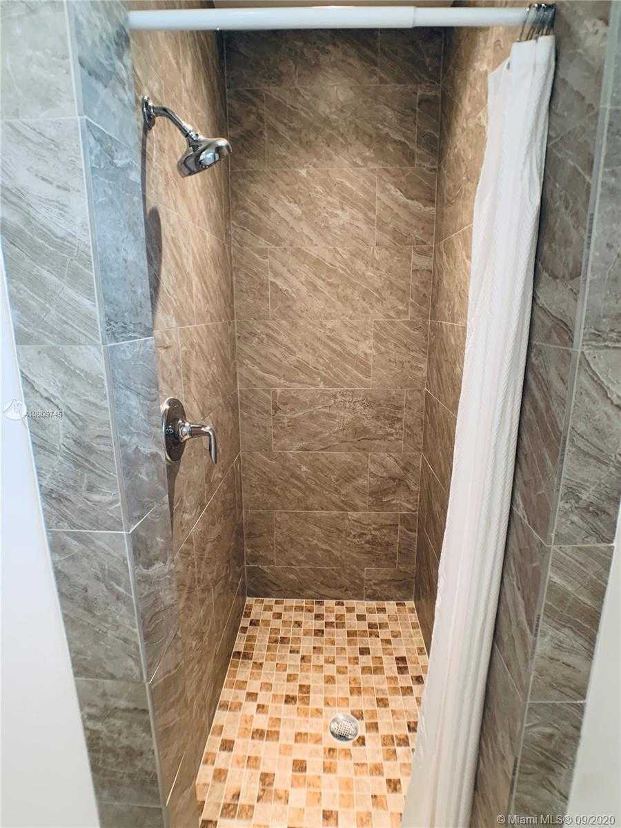 Small Image of 2021 NORTH EAST 171ST ST, North Miami Beach Number 15