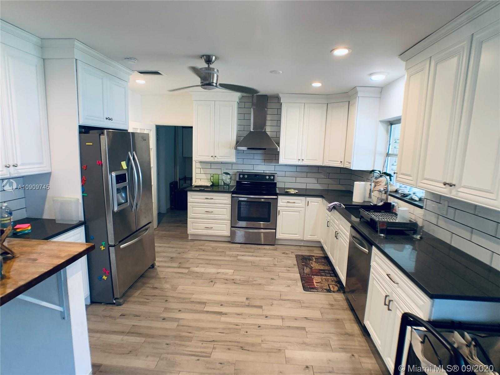 Small Image of 2021 NORTH EAST 171ST ST, North Miami Beach Number 3