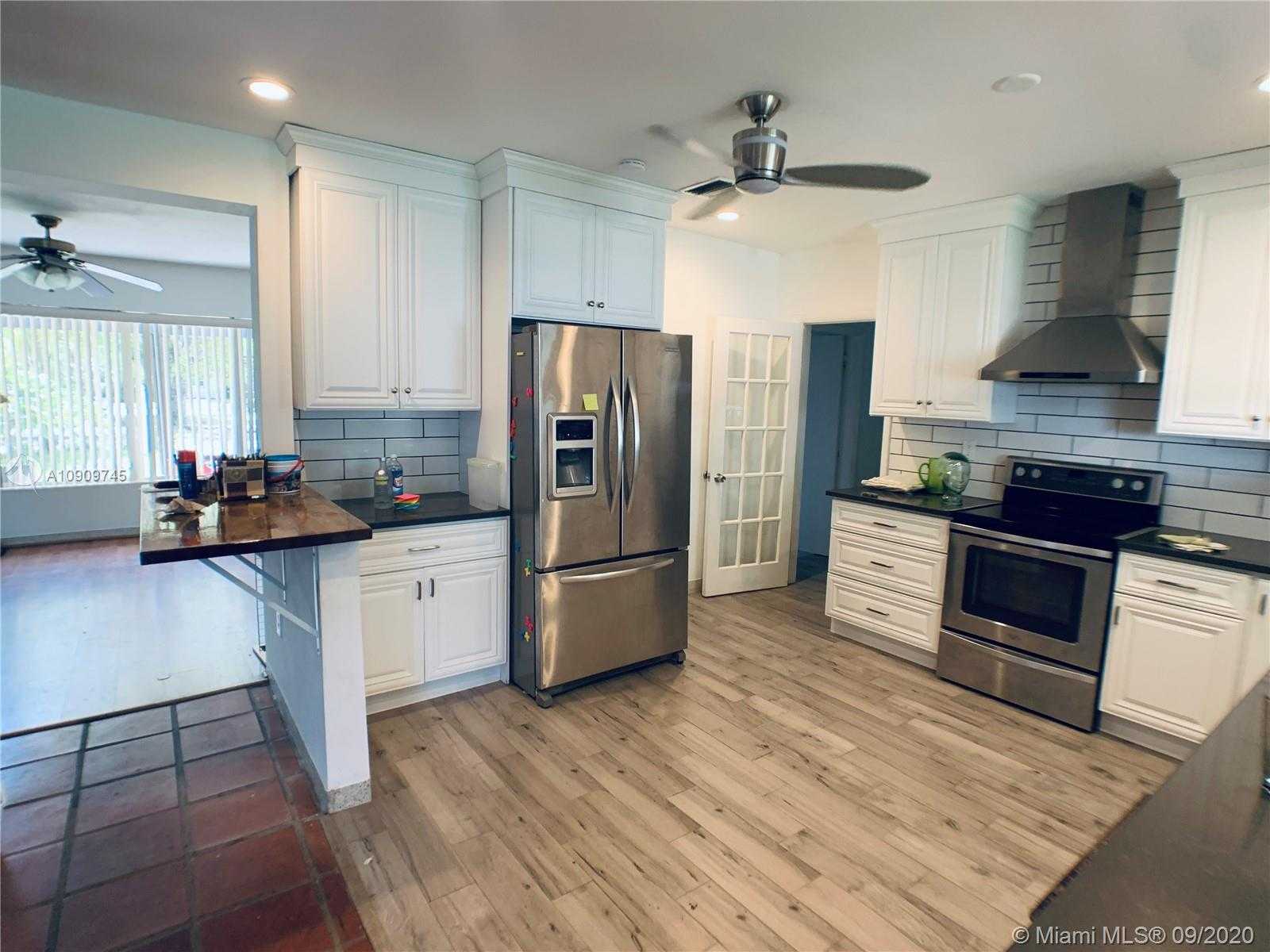 Small Image of 2021 NORTH EAST 171ST ST, North Miami Beach Number 4