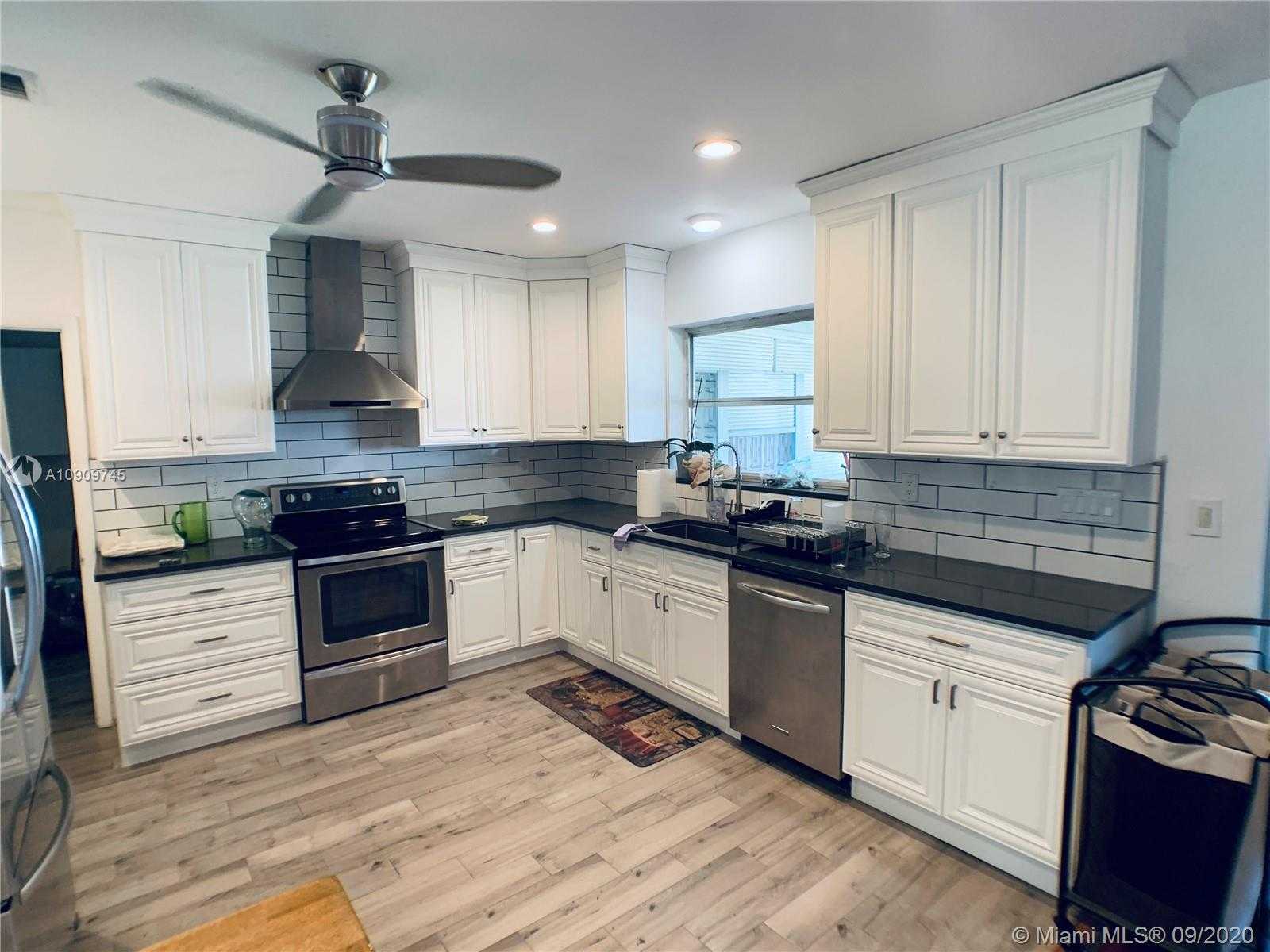 Small Image of 2021 NORTH EAST 171ST ST, North Miami Beach Number 5