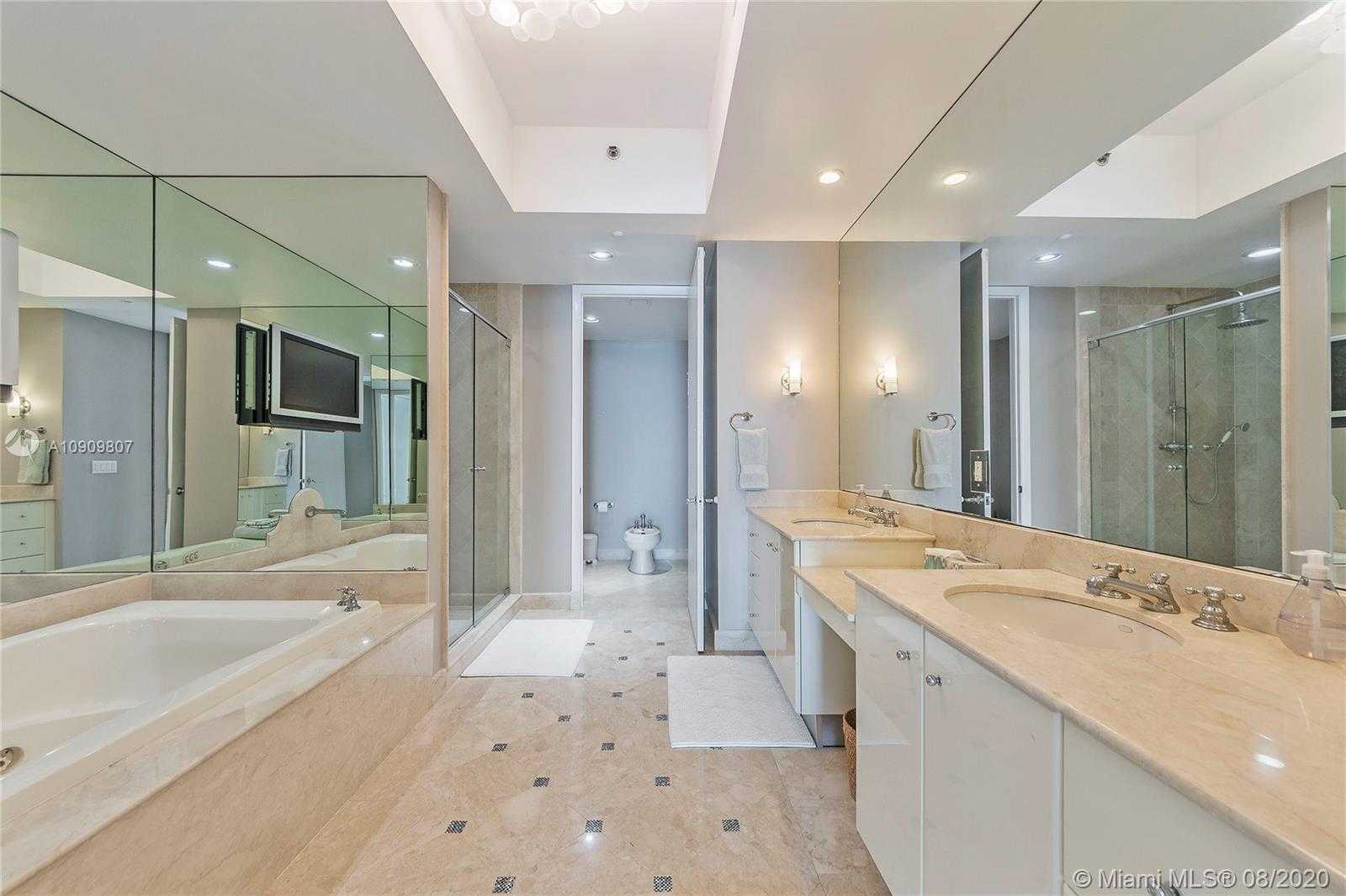 Small Image of 100 SOUTH POINTE DR #1206, Miami Beach Number 12