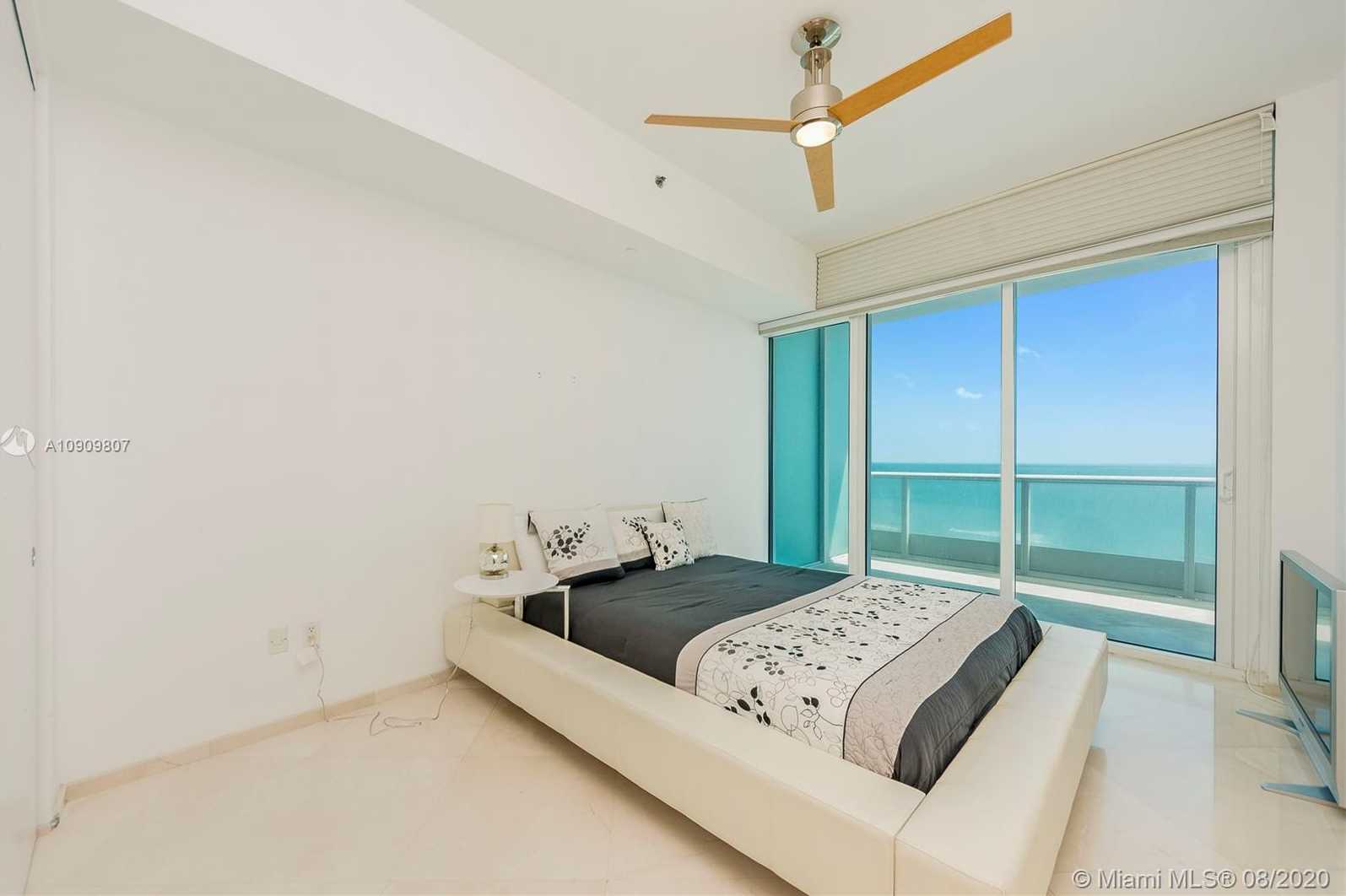 Small Image of 100 SOUTH POINTE DR #1206, Miami Beach Number 14