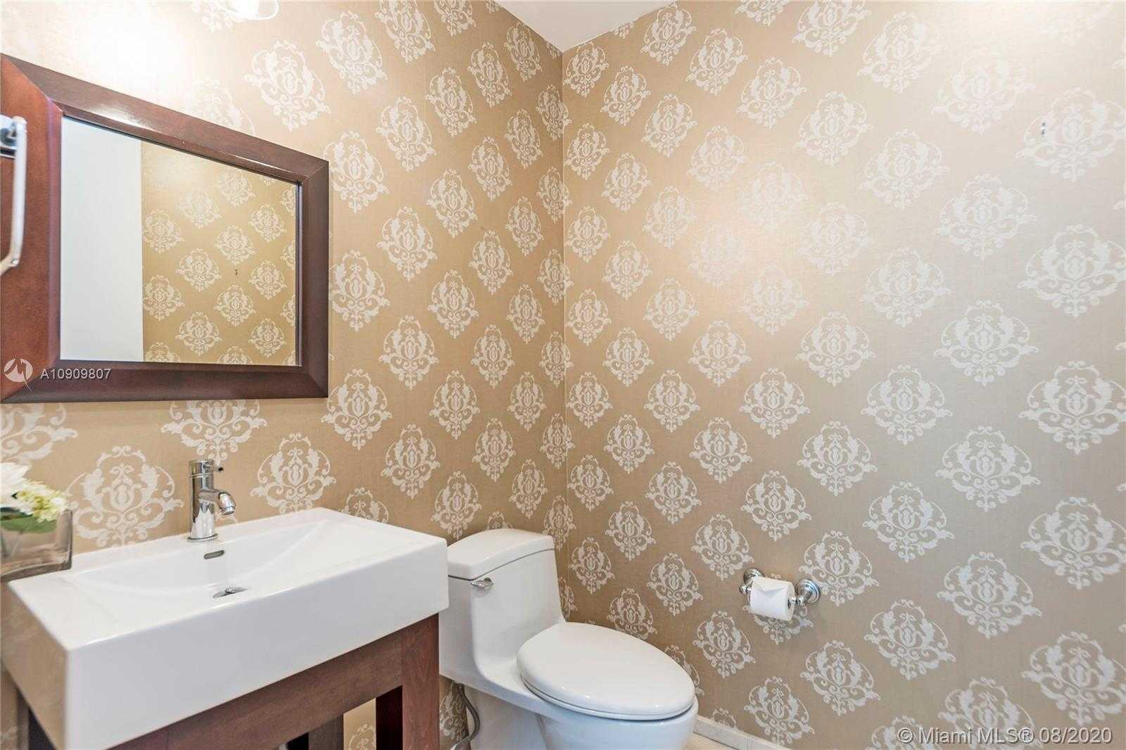 Small Image of 100 SOUTH POINTE DR #1206, Miami Beach Number 16