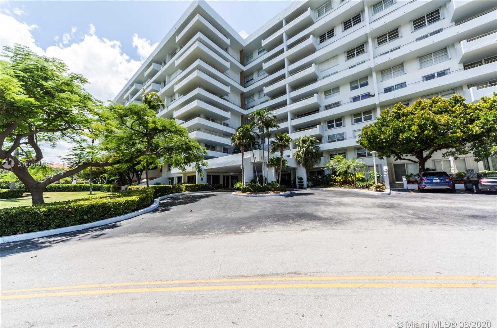 Small Image of 155 OCEAN LANE DR #100, Key Biscayne Number 2