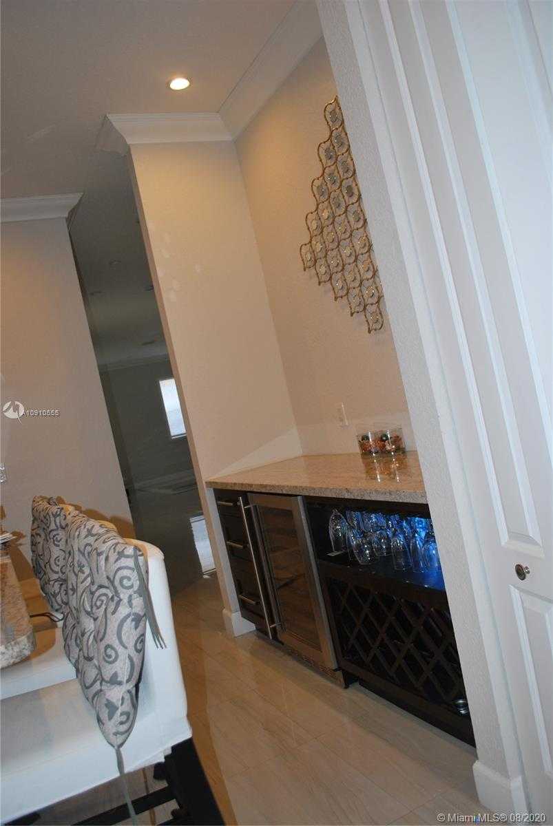 Small Image of 14712 SOUTH WEST 5TH ST, Pembroke Pines Number 24