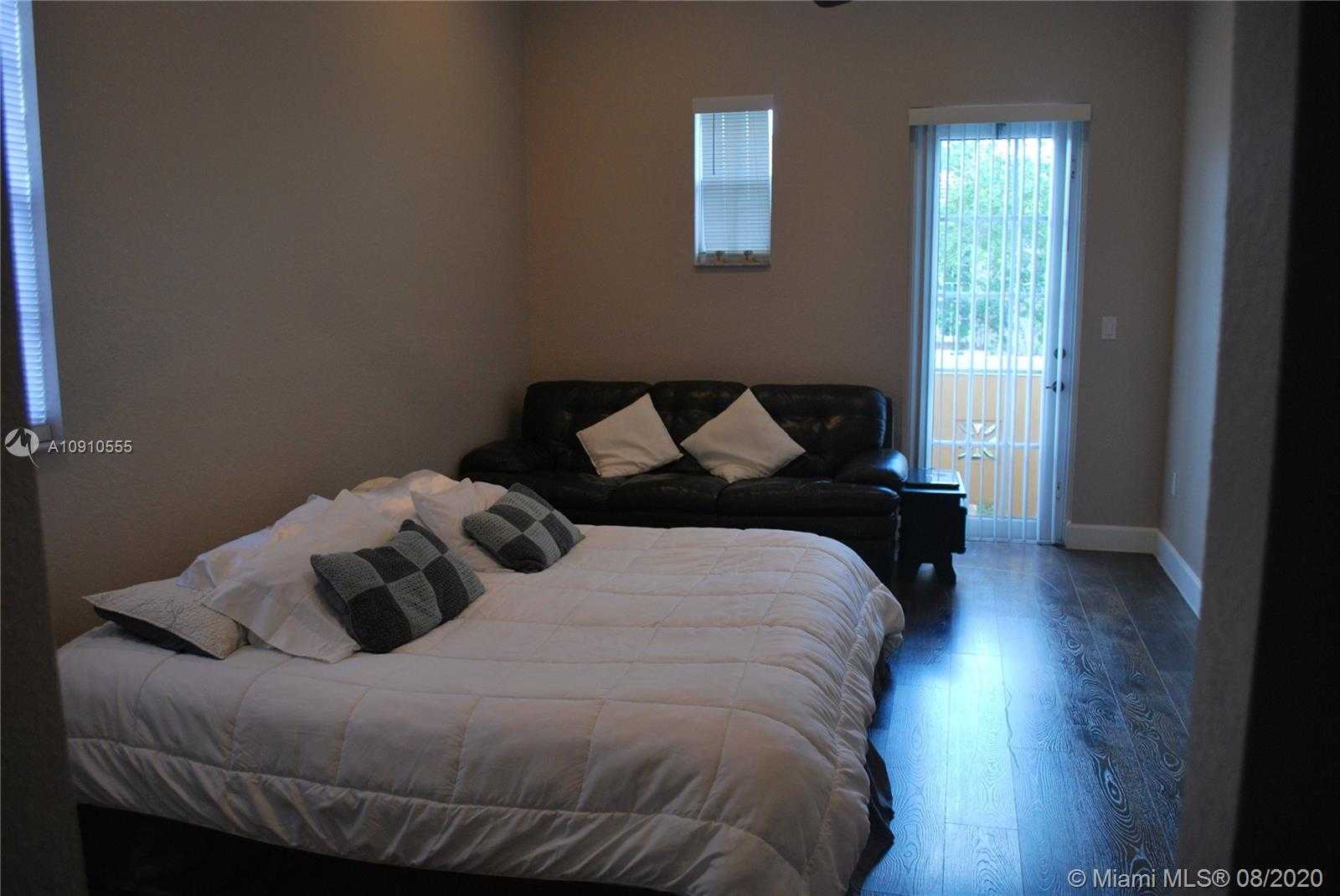 Small Image of 14712 SOUTH WEST 5TH ST, Pembroke Pines Number 9