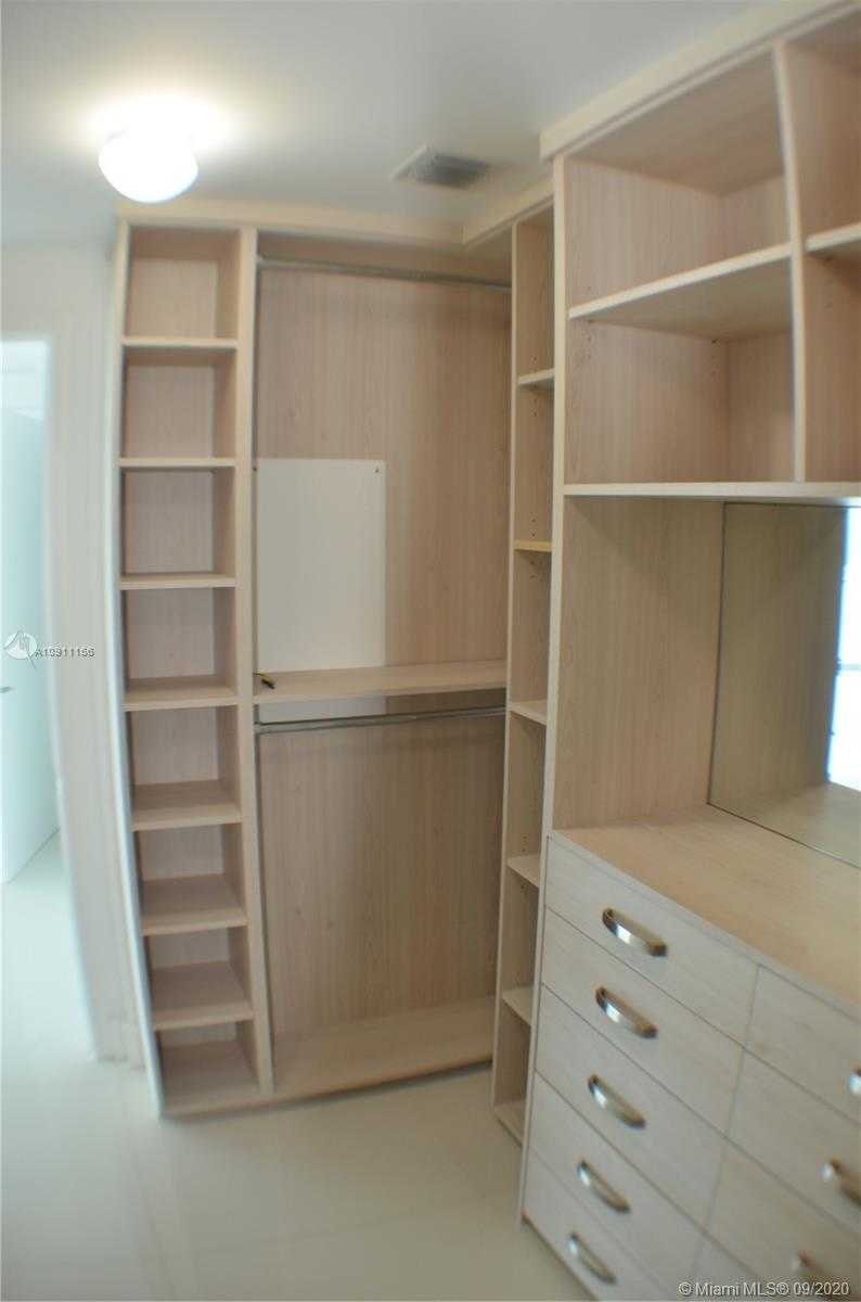 Small Image of 17111 BISCAYNE BLVD #1003, North Miami Beach Number 25