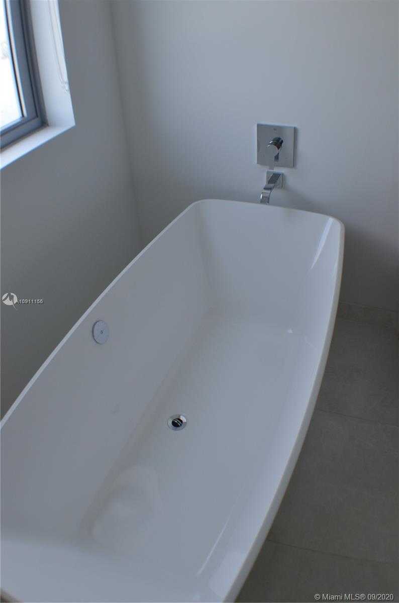 Small Image of 17111 BISCAYNE BLVD #1003, North Miami Beach Number 31