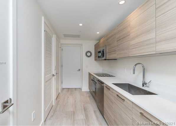 Small Image of 121 NORTH EAST 34TH ST #2815, Miami Number 3