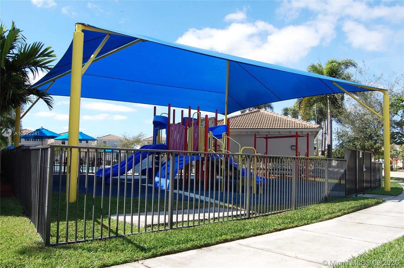 Small Image of 311 NORTH EAST 194TH LN #311, Miami Number 16