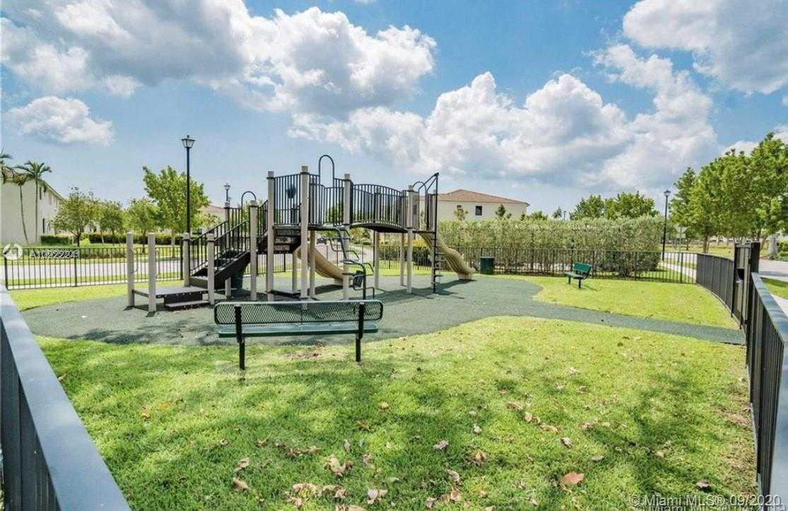 Small Image of 311 NORTH EAST 194TH LN #311, Miami Number 17