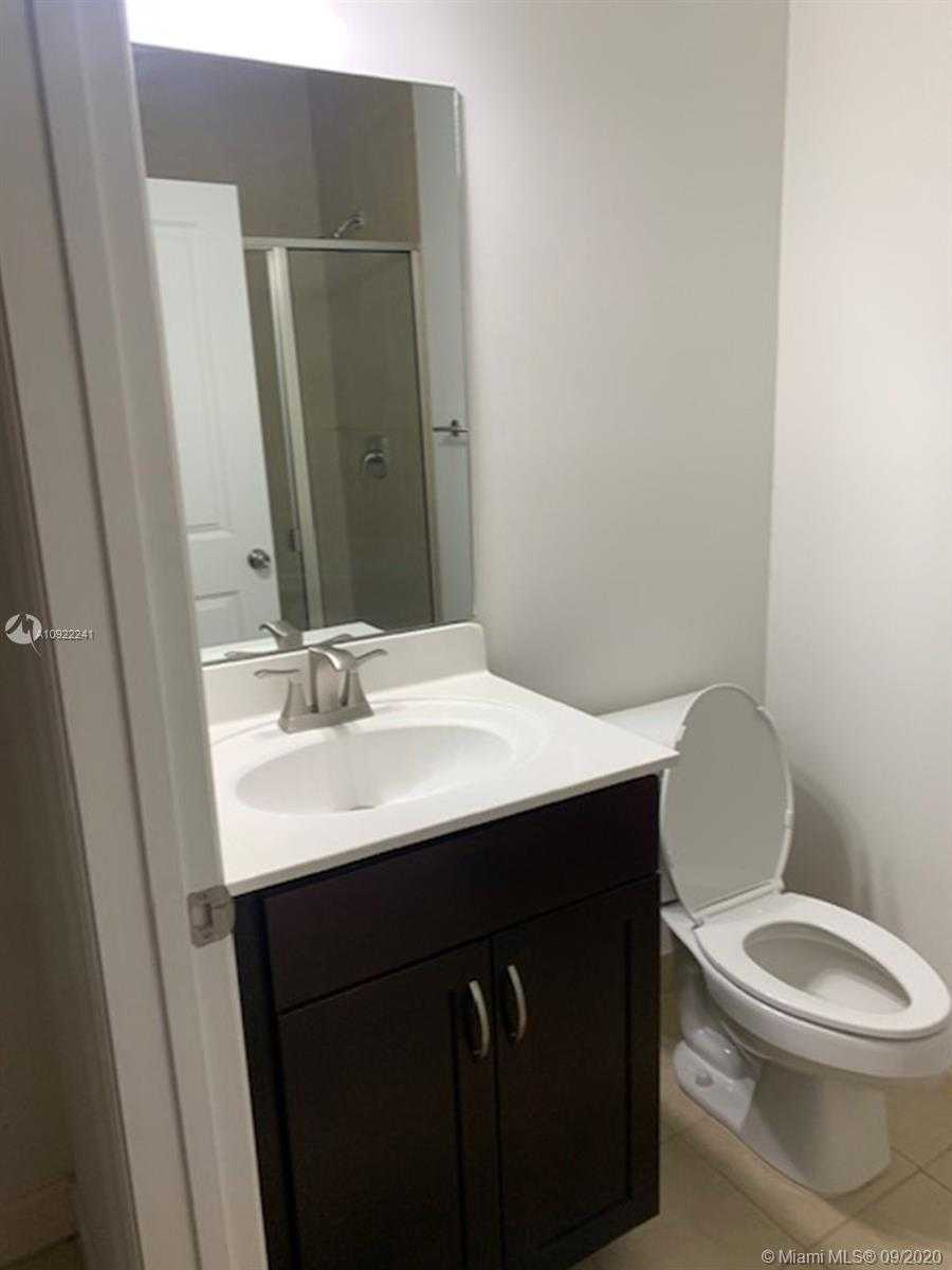 Small Image of 311 NORTH EAST 194TH LN #311, Miami Number 4
