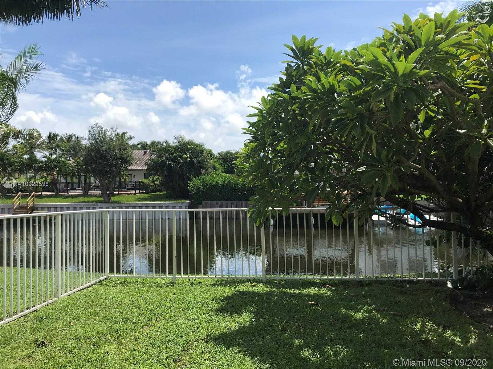 Small Image of 922 SOUTH WEST 33RD PL, Boynton Beach Number 2