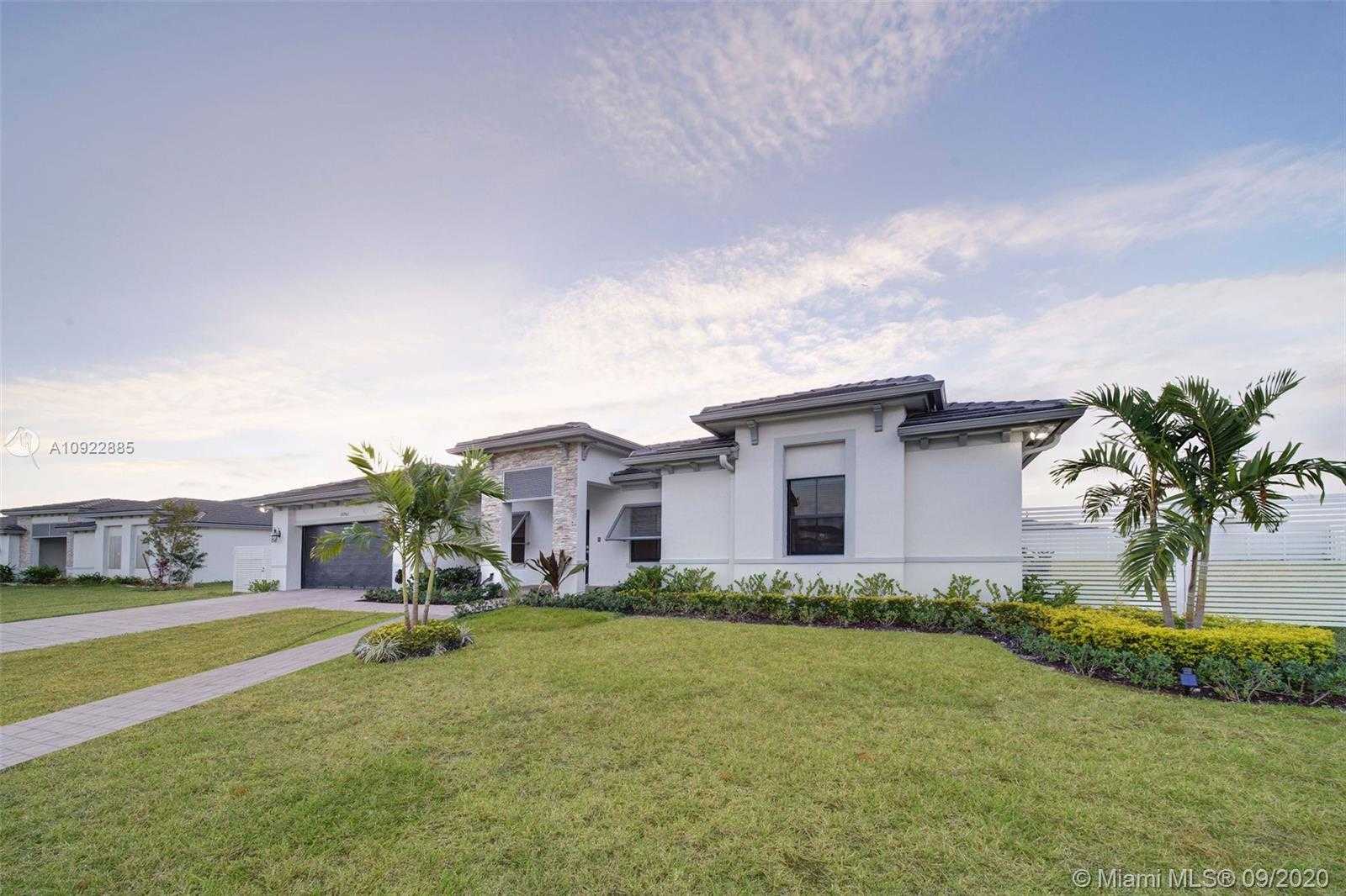 Small Image of 18962 SOUTH WEST 136TH AVE, Miami Number 2