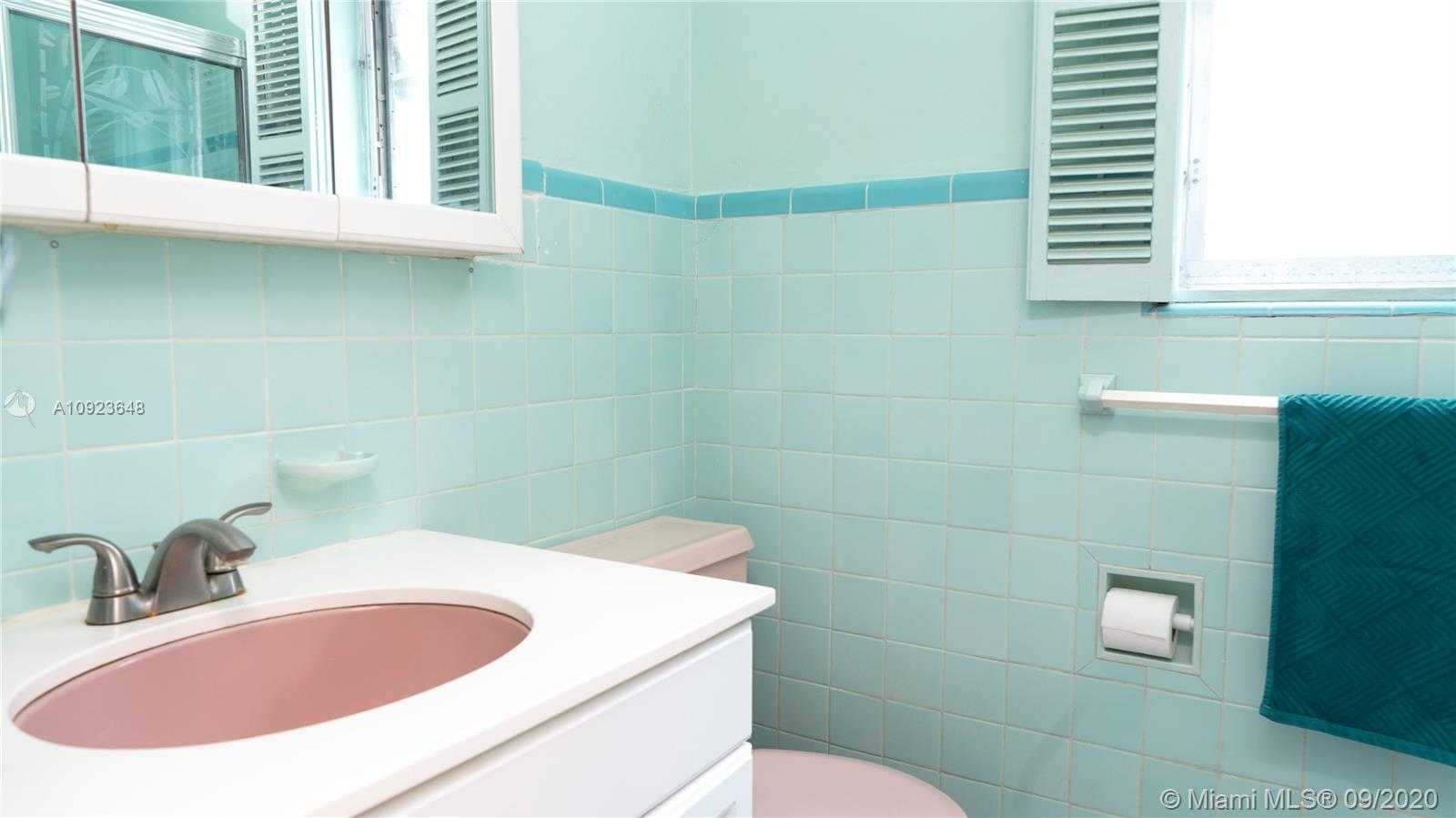 Small Image of 4335 ROYAL PALM AVE, Miami Beach Number 8