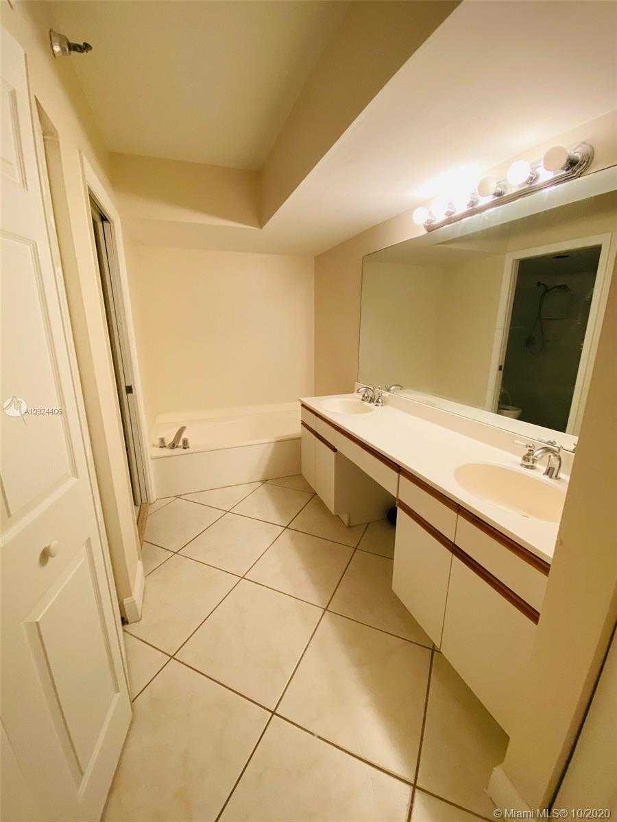 Small Image of 3530 MYSTIC POINTE DR #407, Aventura Number 5