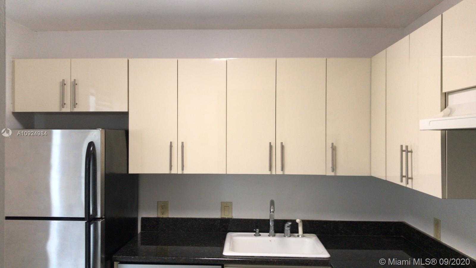 Small Image of 3475 NORTH COUNTRY CLUB DR #609, Aventura Number 4
