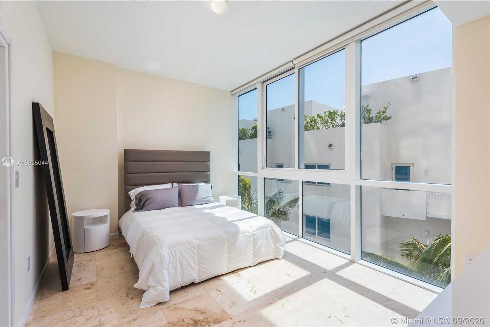 Small Image of 50 SOUTH POINTE DR #601, Miami Beach Number 7