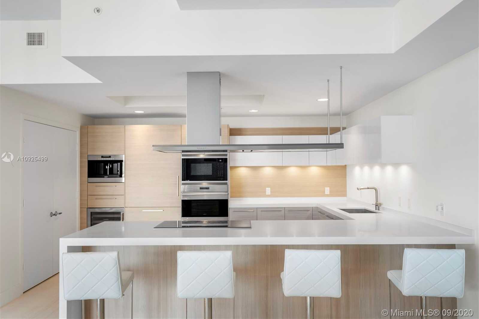Small Image of 17111 BISCAYNE BLVD #LPH7, North Miami Beach Number 10