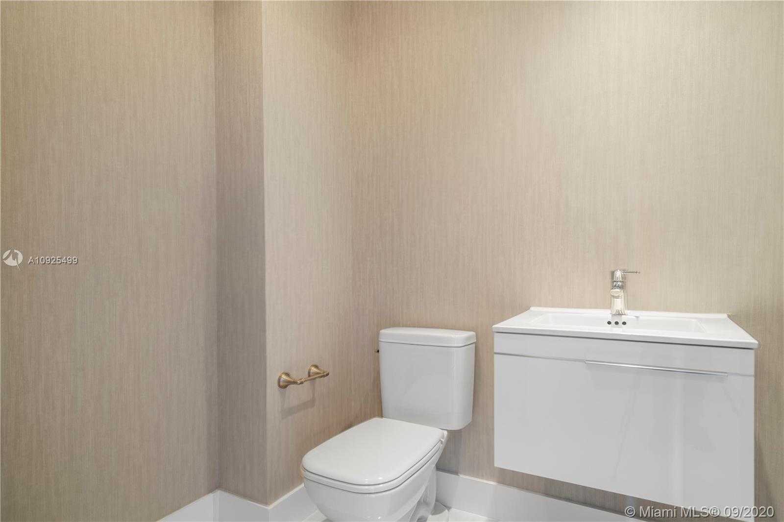Small Image of 17111 BISCAYNE BLVD #LPH7, North Miami Beach Number 17