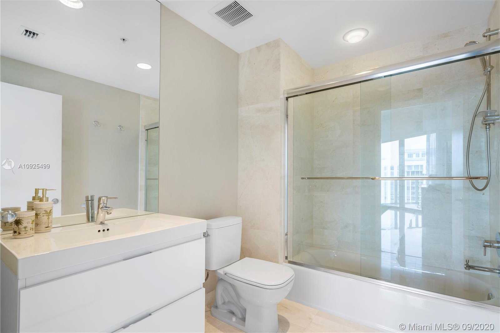 Small Image of 17111 BISCAYNE BLVD #LPH7, North Miami Beach Number 20