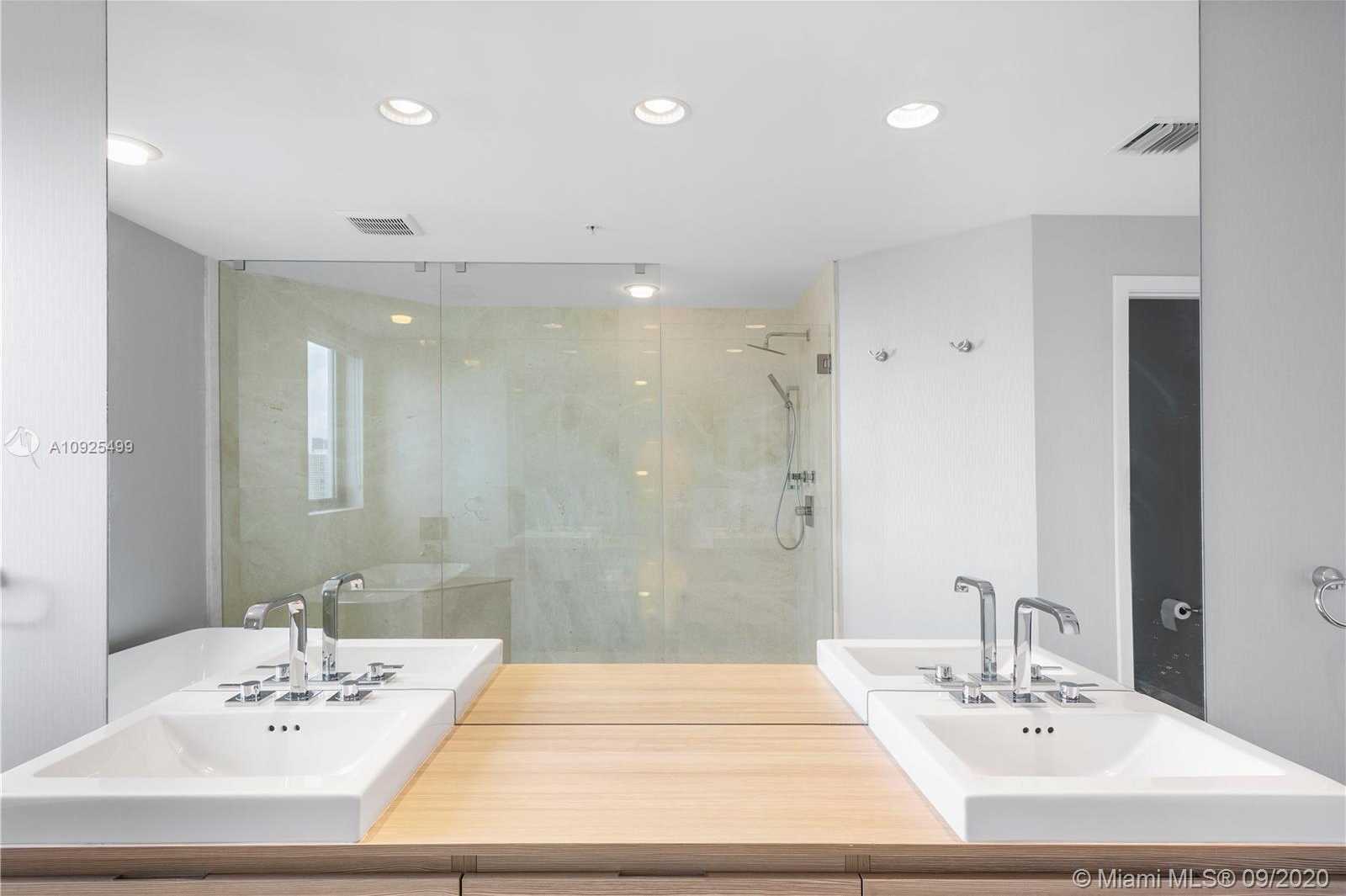 Small Image of 17111 BISCAYNE BLVD #LPH7, North Miami Beach Number 27