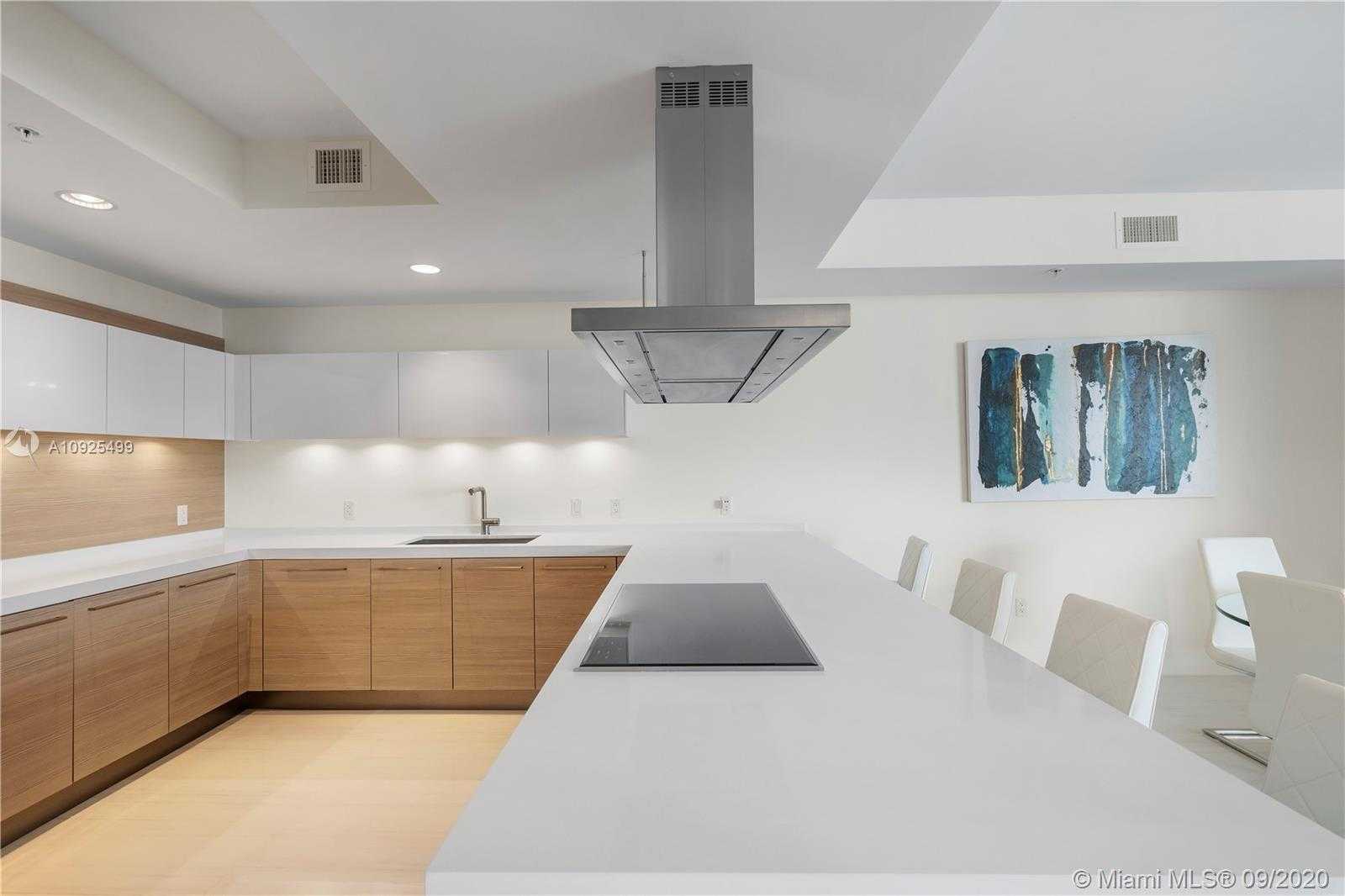 Small Image of 17111 BISCAYNE BLVD #LPH7, North Miami Beach Number 4