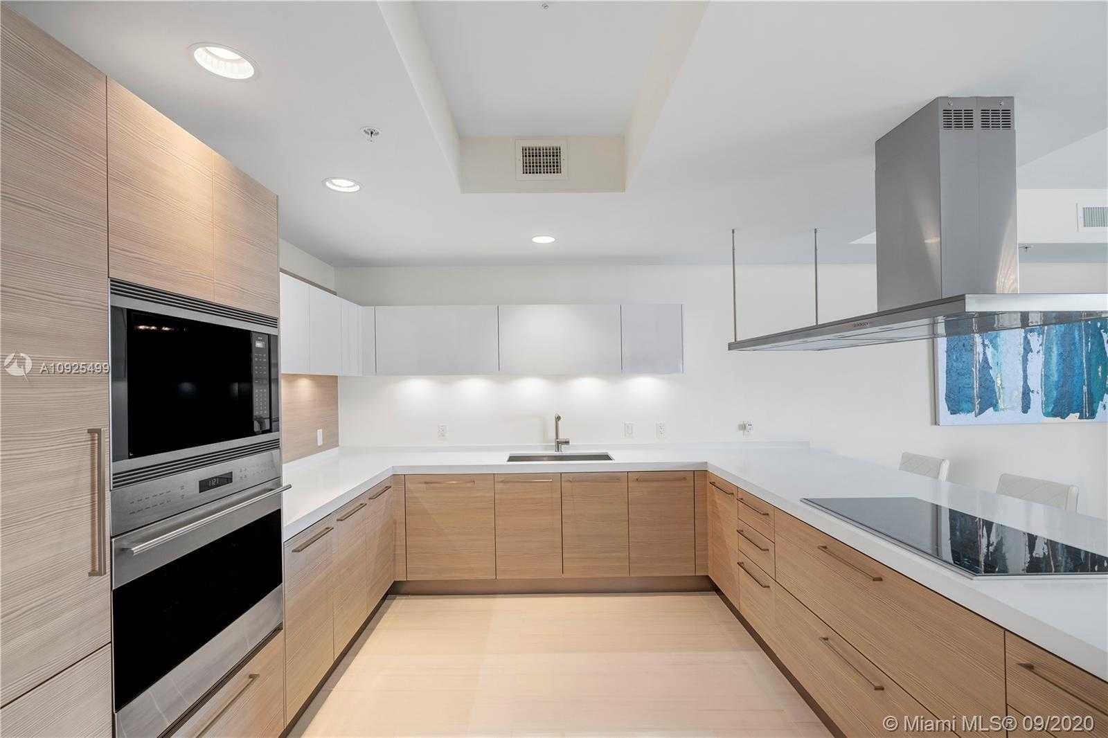 Small Image of 17111 BISCAYNE BLVD #LPH7, North Miami Beach Number 6