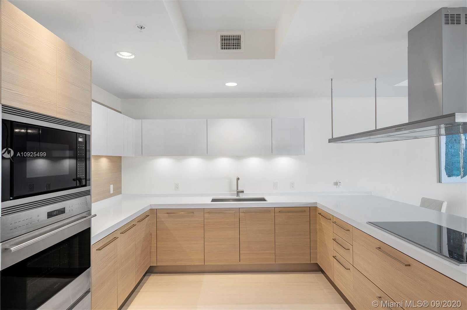 Small Image of 17111 BISCAYNE BLVD #LPH7, North Miami Beach Number 7