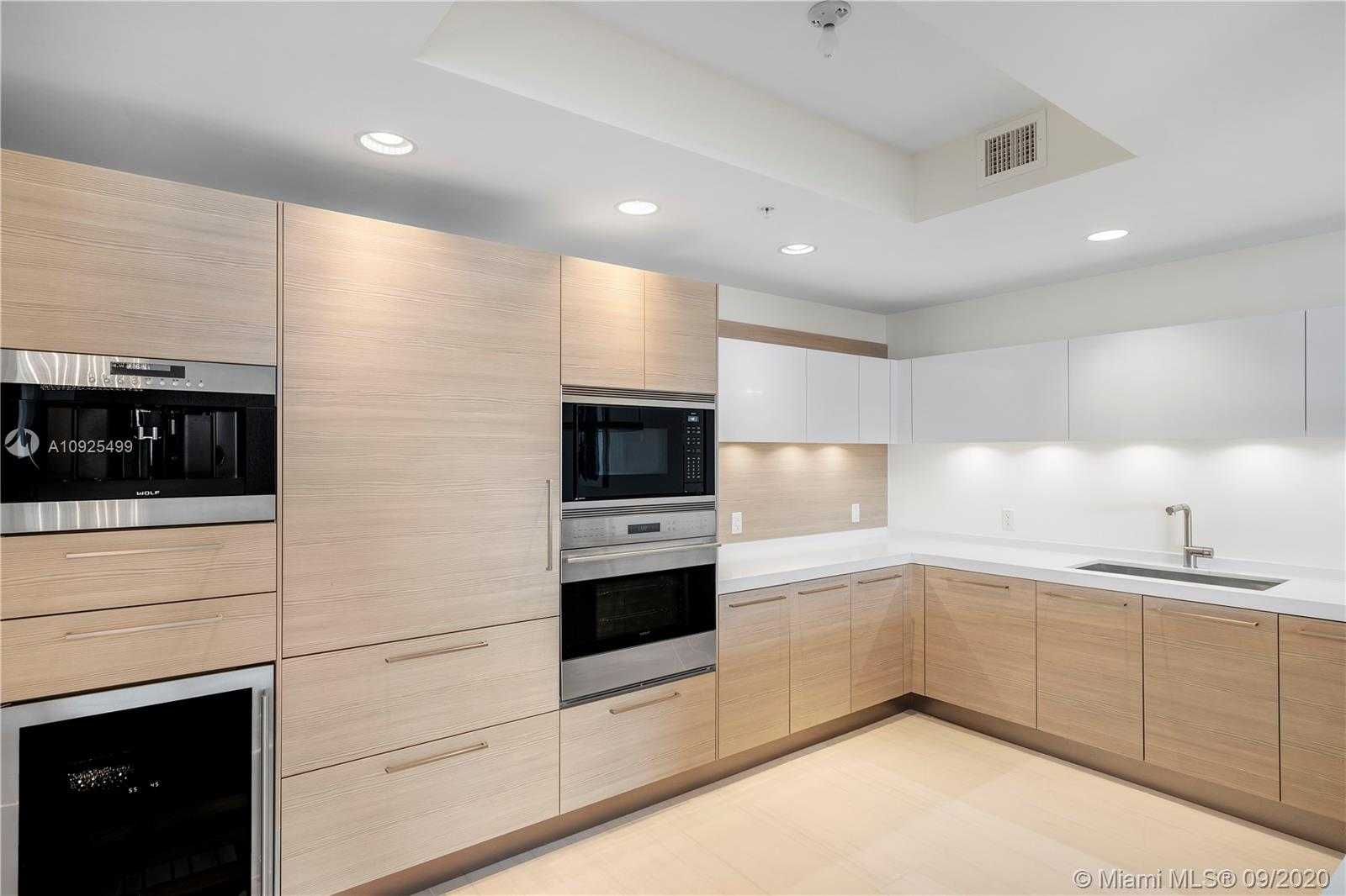 Small Image of 17111 BISCAYNE BLVD #LPH7, North Miami Beach Number 8