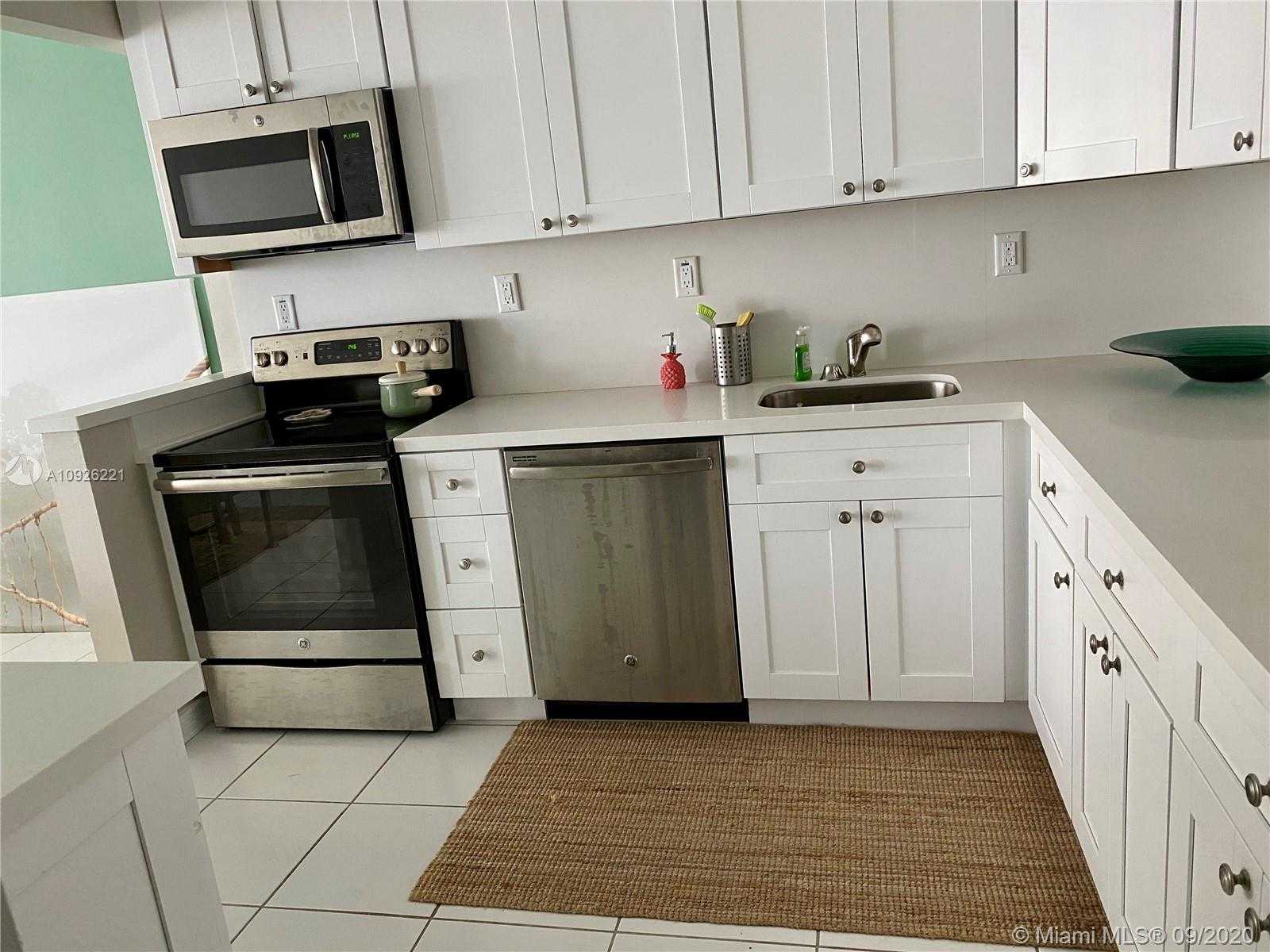 Small Image of 5401 COLLINS AVE #1108, Miami Beach Number 10