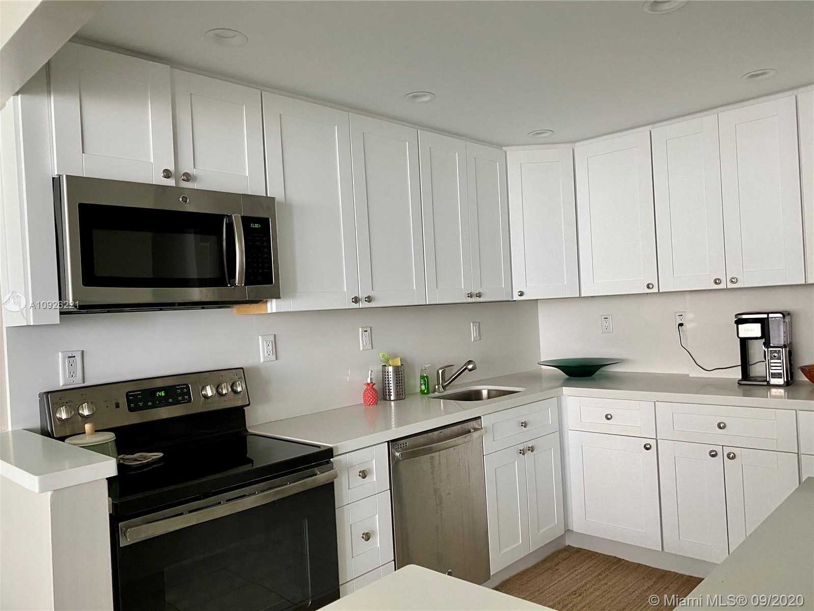 Small Image of 5401 COLLINS AVE #1108, Miami Beach Number 11