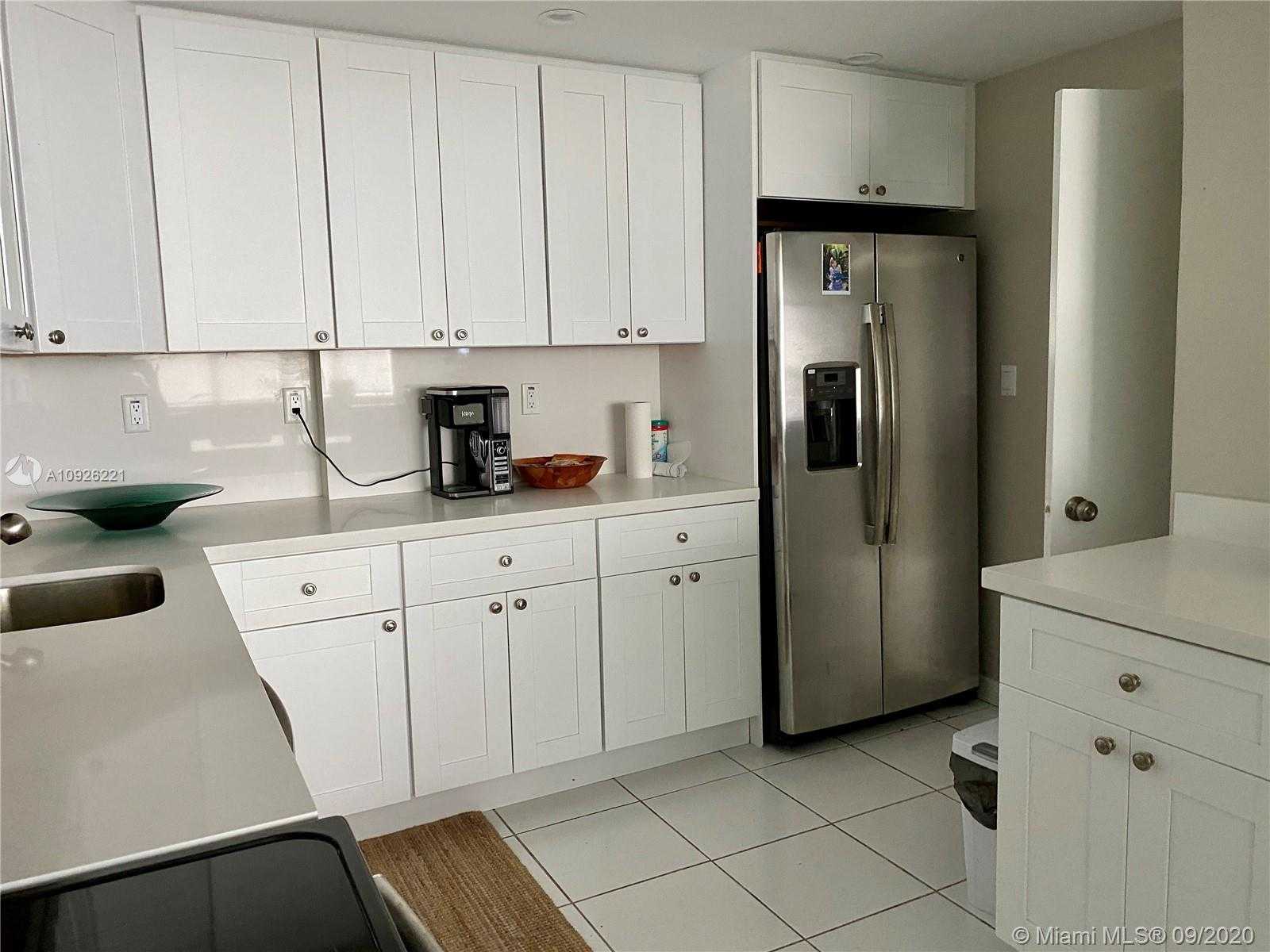 Small Image of 5401 COLLINS AVE #1108, Miami Beach Number 9