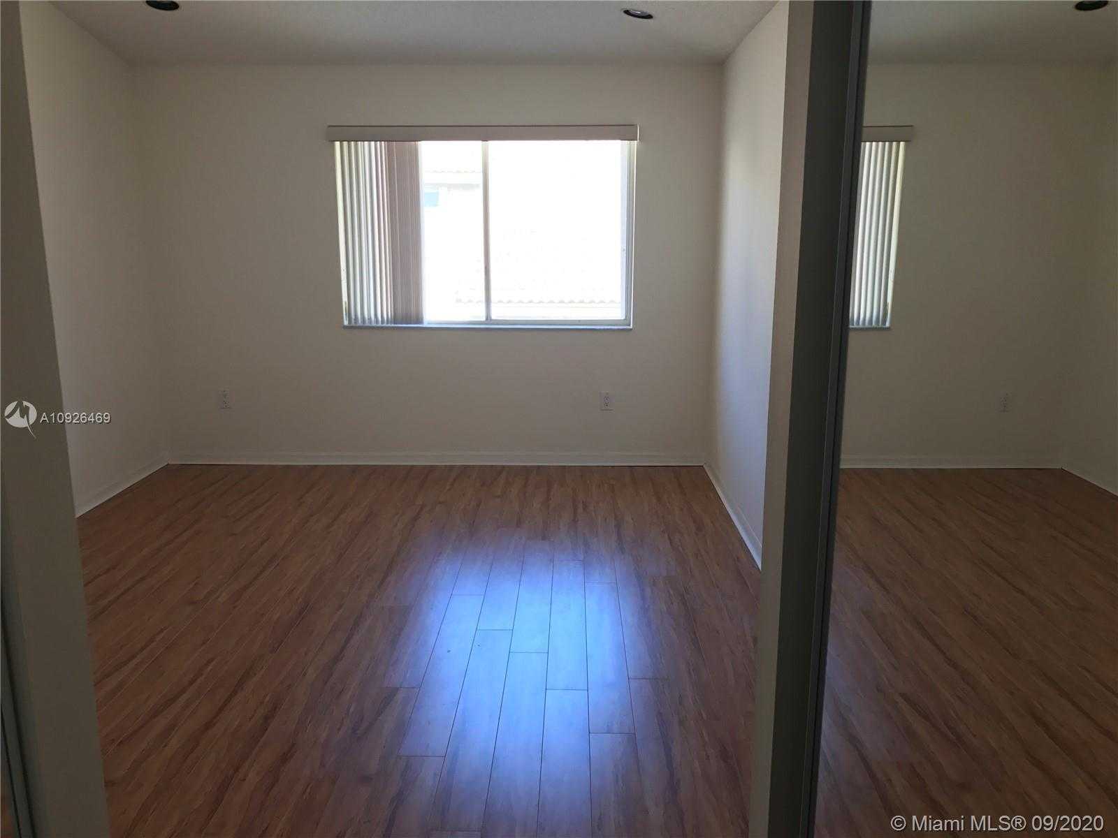 Small Image of 1125 LIDFLOWER ST, Hollywood Number 12