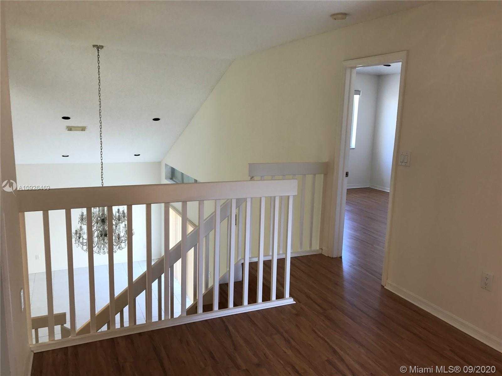 Small Image of 1125 LIDFLOWER ST, Hollywood Number 13