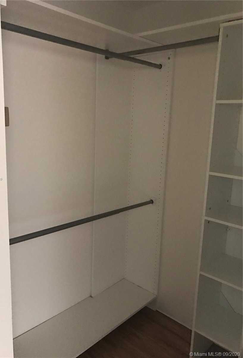 Small Image of 1125 LIDFLOWER ST, Hollywood Number 16