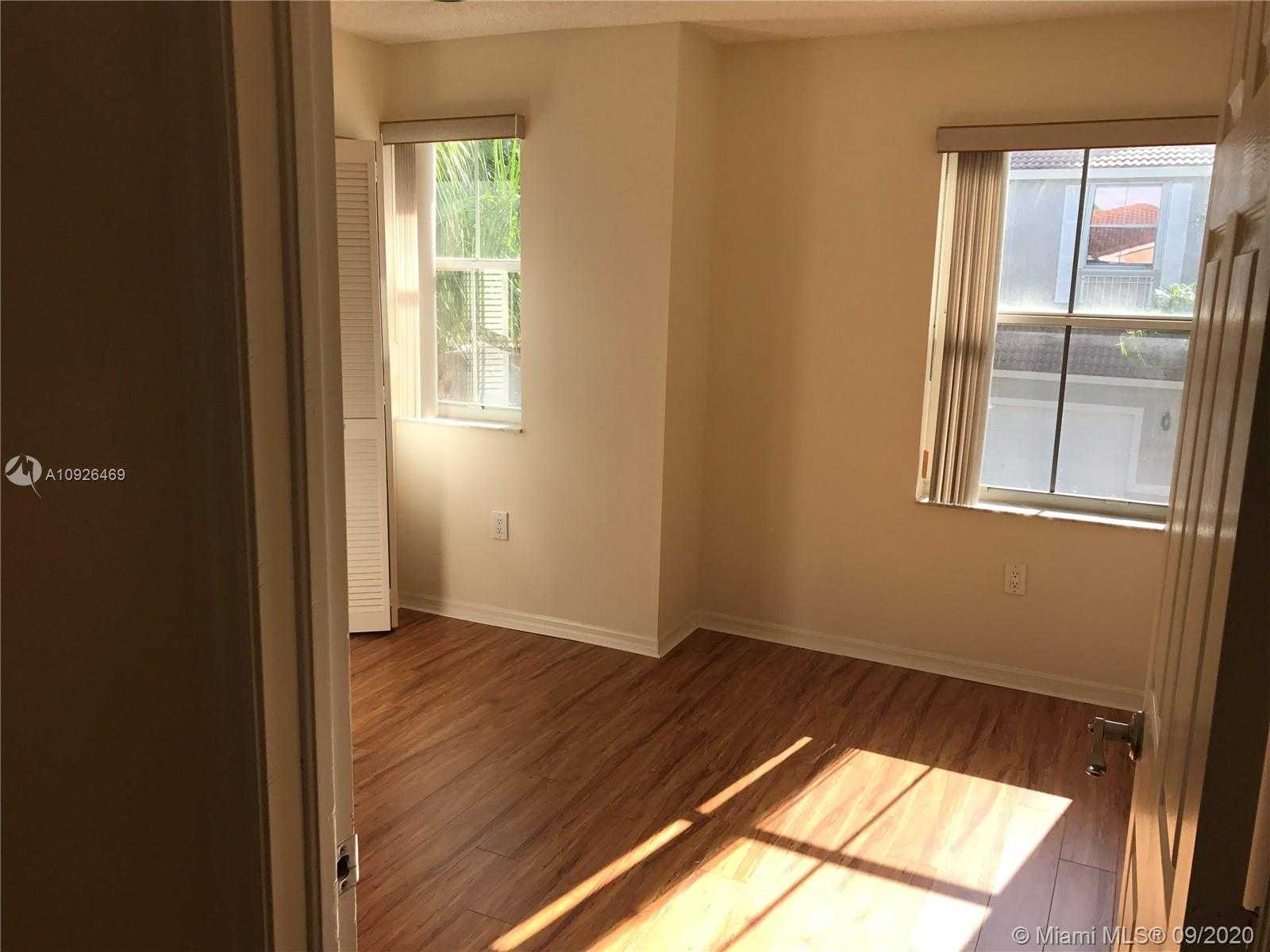 Small Image of 1125 LIDFLOWER ST, Hollywood Number 17
