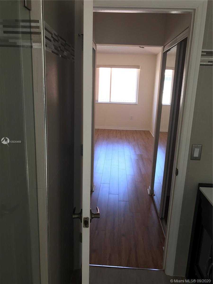 Small Image of 1125 LIDFLOWER ST, Hollywood Number 19