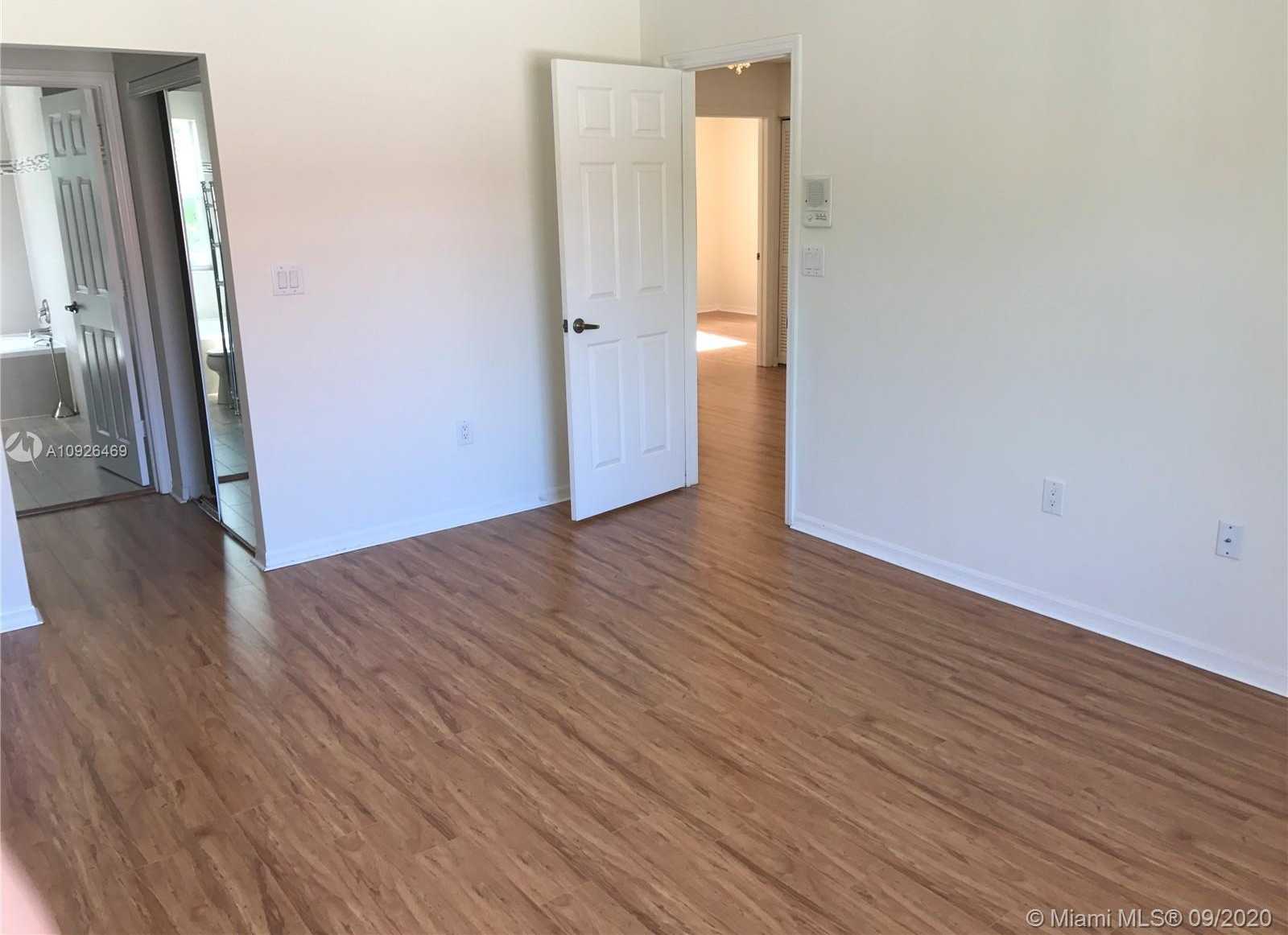 Small Image of 1125 LIDFLOWER ST, Hollywood Number 22